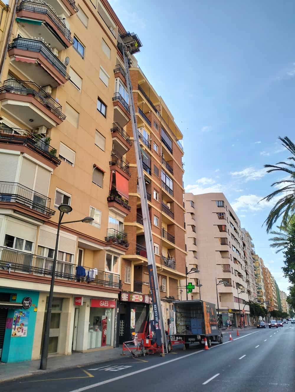 precio plataforma elevadora mudanza